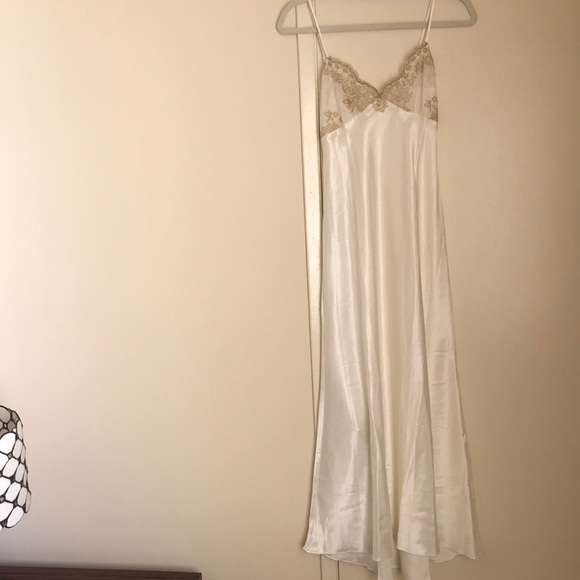 Satin nightgown - Picture 4 of 6